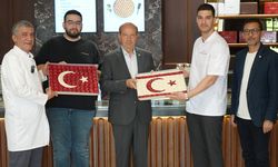 Ersin Tatar'dan Baklavacı Ömer Güllü'ye büyük övgü