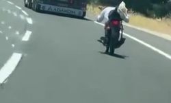 Trafikte tehlikeli motosiklet yolculuğu