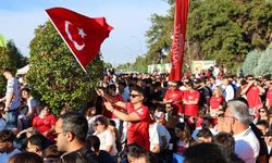 Üniversite meydanı doldu, taştı