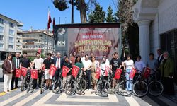 Başarılı öğrencilere altın ve bisiklet