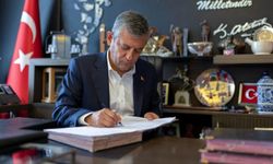 Özgür Özel 'Yeni Parti' için imzayı attı