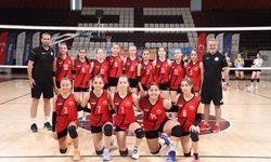 Alkışlar kız voleybol takımına