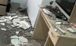 Depremde evin tavanı çöktü