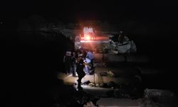 Yıkık köprüde mahsur kaldılar