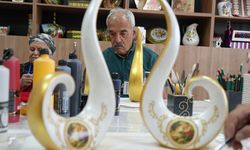 El sanatlarıyla hayata tutunuyor