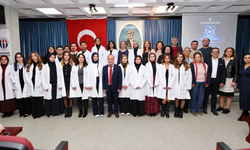 Kimyagerler önlük giydi