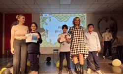Kolejli miniklerden İngilizce kelime şöleni