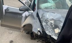 Kontrolden çıkıp direğe çarptı