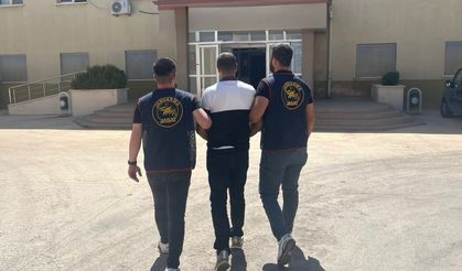 Hırsızlık suçundan aranıyordu