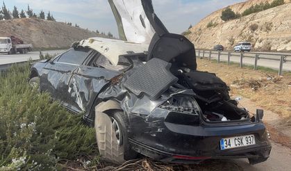 Kontrolden çıkıp, refüje uçtu