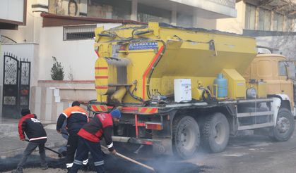 Nizip’te deforme olan yollar onarılıyor