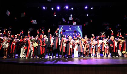 İletişim fakültesi mezunlarını uğurladı