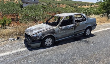 Seyir halindeki otomobil alev aldı
