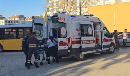 Ticari araç ve motosiklet çarpıştı