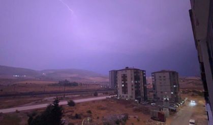 Gecenin sessizliğini gök gürültüsü bozdu