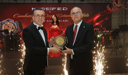 Cumhuriyete değer katan ödülü Üstündağ aldı