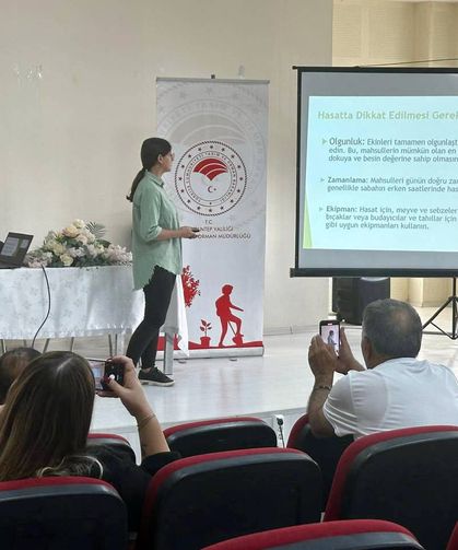 Çiftçilere eğitim semineri