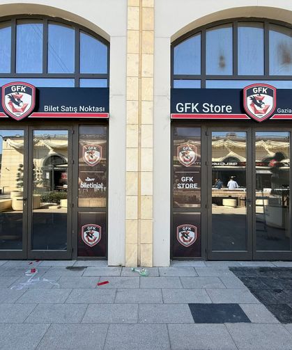 GFK Store Millet bahçesinde