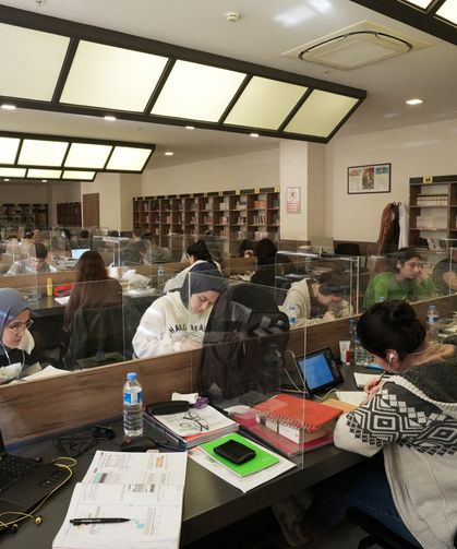 Kütüphaneler doldu taştı