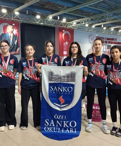 Yüzmede bölge şampiyonu oldular