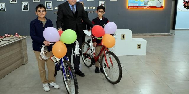 Zekiye Üstünel’den çifte başarı