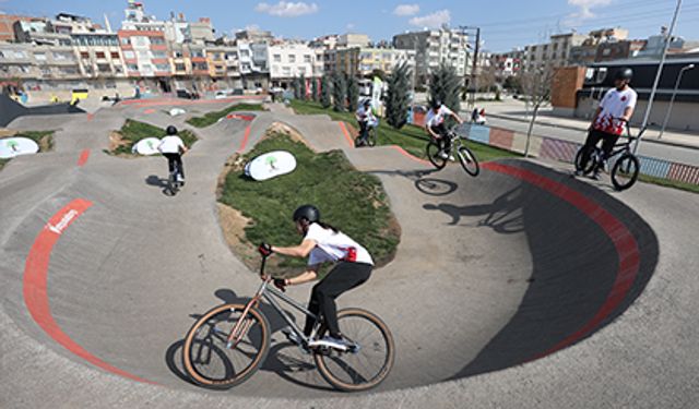 Pump track parkı gençlere bisikleti sevdiriyor