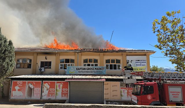 Çatı alev alev yandı