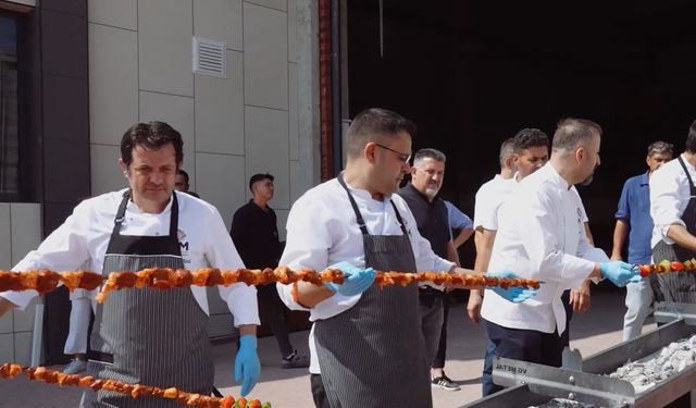 En büyük kebabın hazırlığı tam gaz