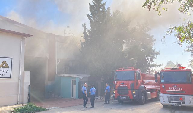 Yatak fabrikasında korkutan yangın