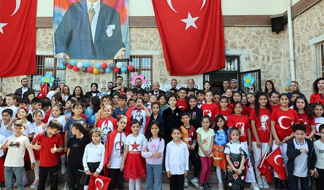 Konukoğlu mezun olduğu ilkokula gitti