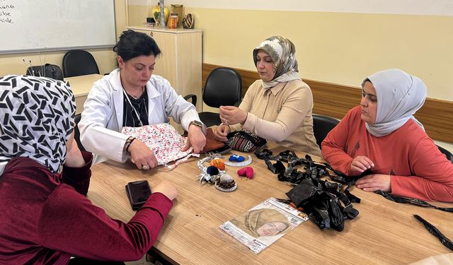 Naylon poşetler çantalara dönüşüyor