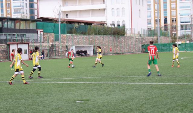 Öğrenciler futbol turnuvasına katıldı