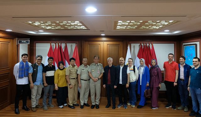 Tahmazoğlu Endonezya'da