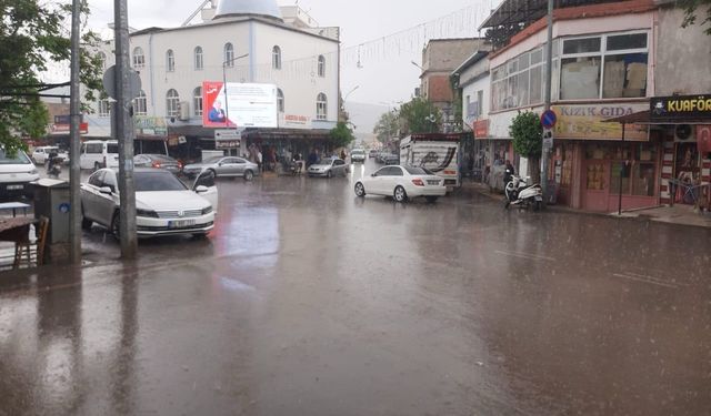Yavuzeli’nde sevindiren yağış