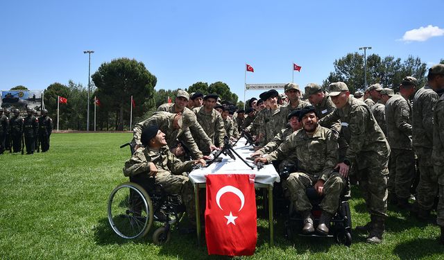 Bir günlüğüne asker oldular