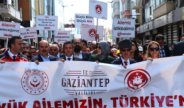 Eş zamanlı yürüdüler