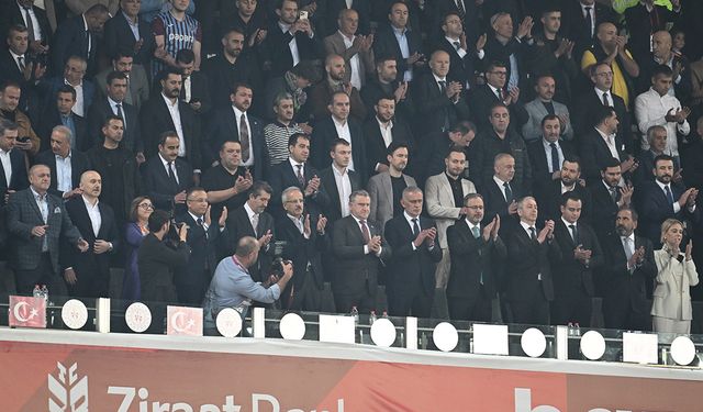 Final maçını Bakanlar da izledi