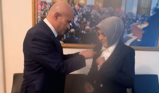 İYİ Parti rozetini taktı
