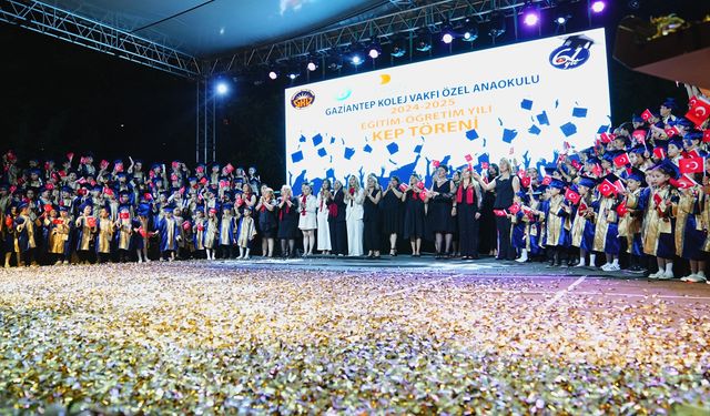 Minikler kep attı