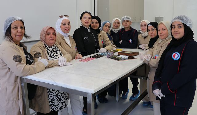 Dezavantajlı kadınlar çikolata üretiyor