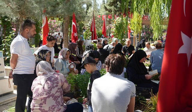 Mezarlıklar doldu taştı
