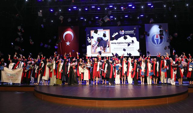Eğitim fakültesinden mezun oldular