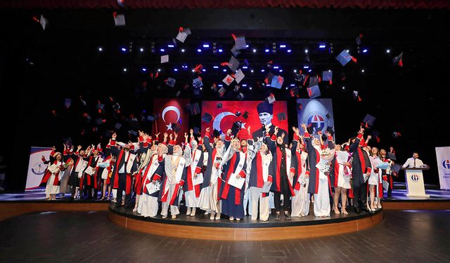Hukuk Fakültesi Mezunlarını uğurladı