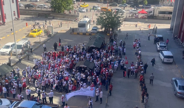 Kamu işçileri iş bıraktı