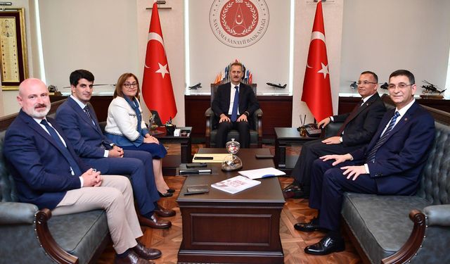 Savunma sanayide büyük oynuyoruz