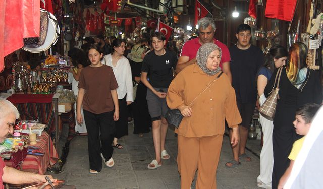 Sıcağa aldırış etmiyorlar