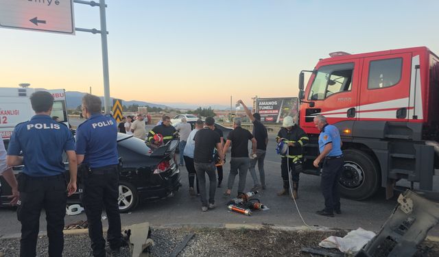 Tır ile otomobil çarpıştı