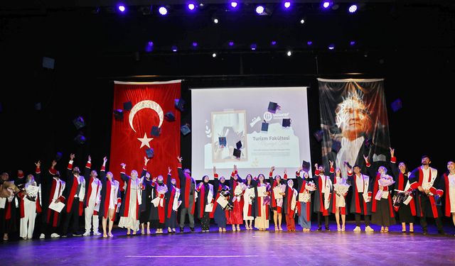 Turizm fakültesi mezunlarını uğurlandı