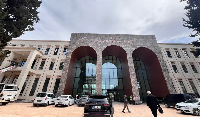 Valilik yeni binada hizmete başladı