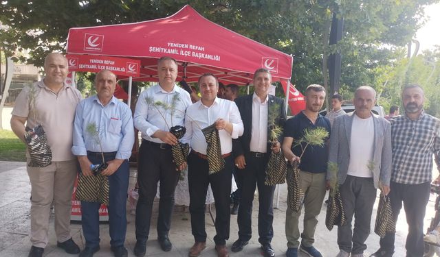 YRP çam fidanı dağıttı